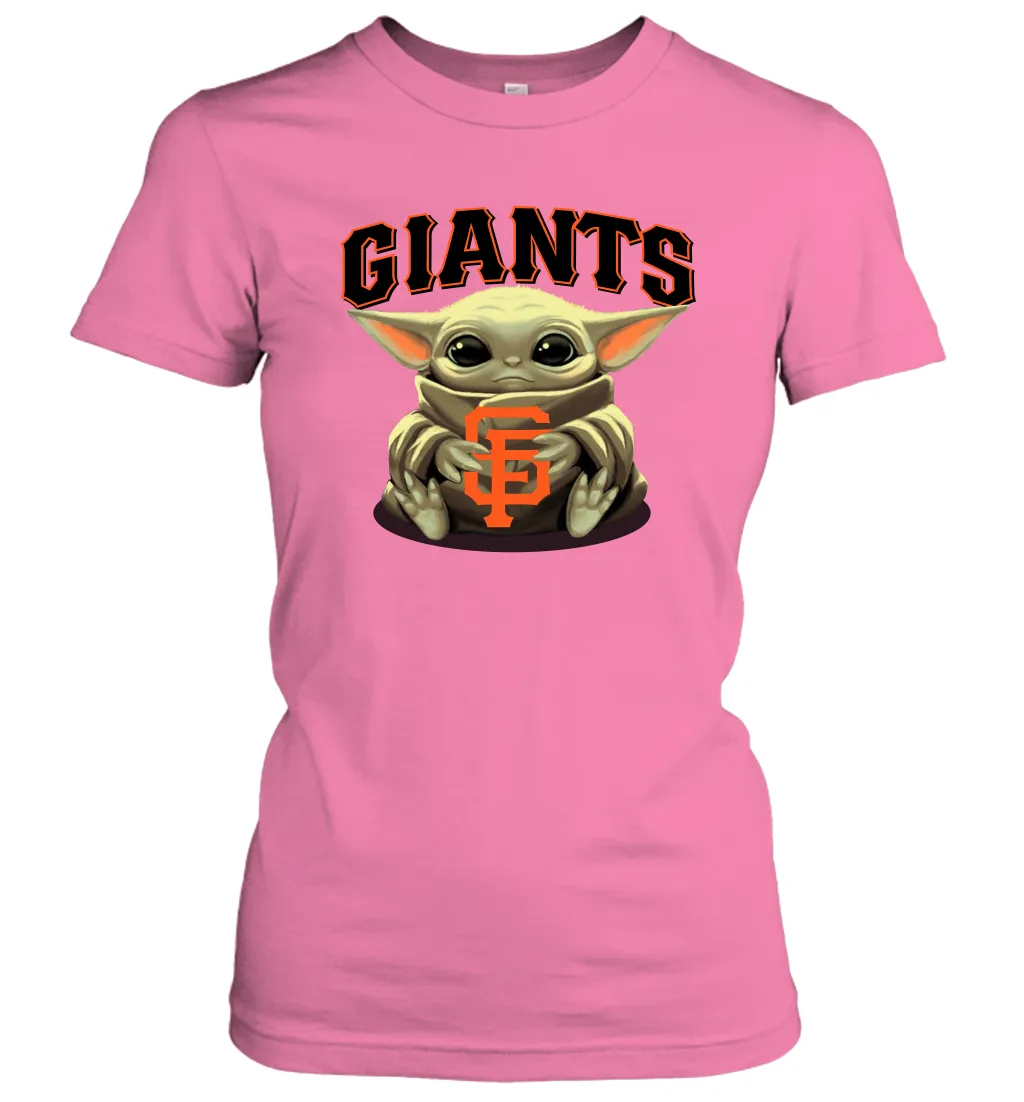 Baby Yoda Hugs Loves The San Francisco GiantsBaseball Womens T-Shirt