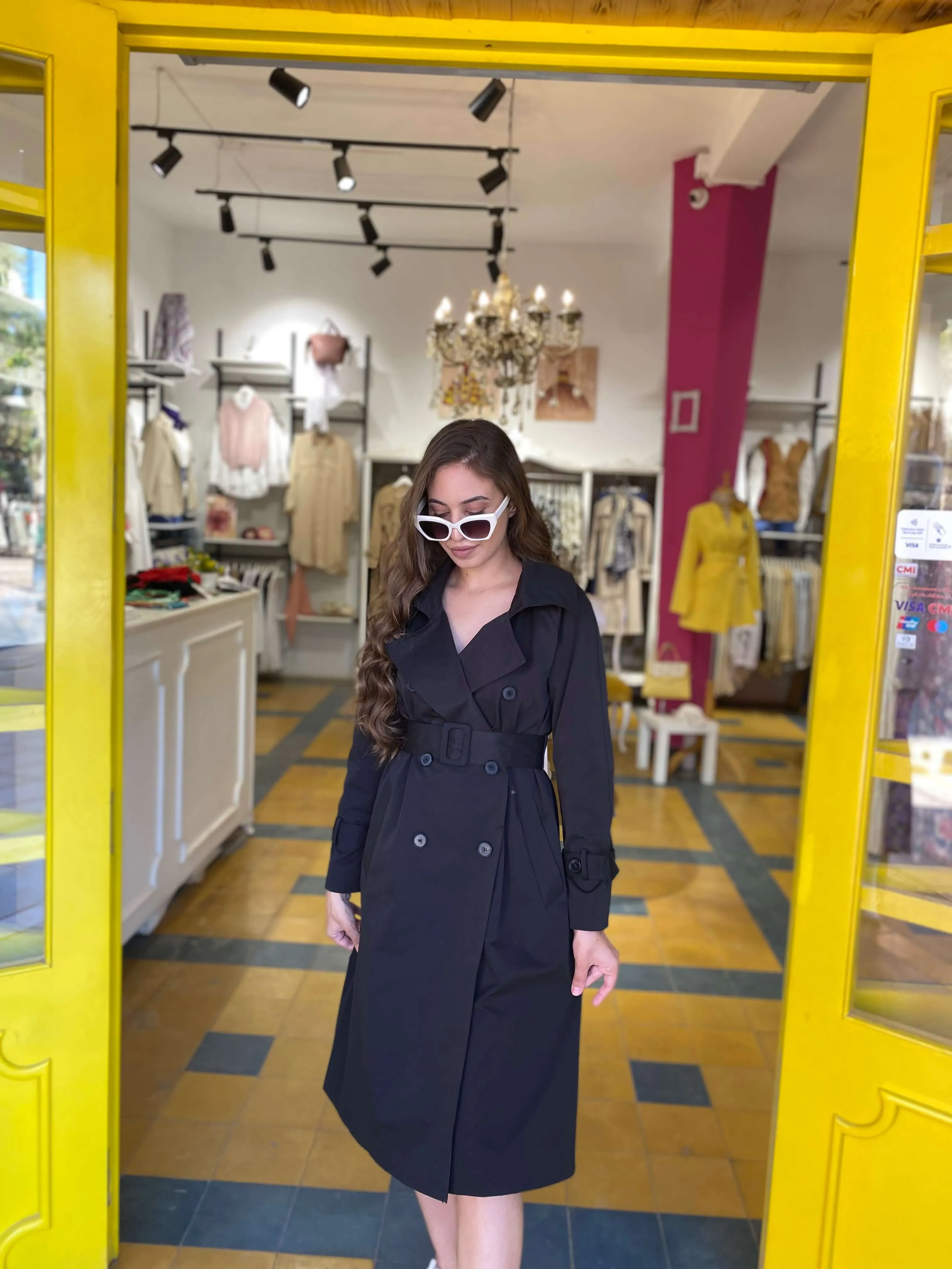 Trench coat centré en noir