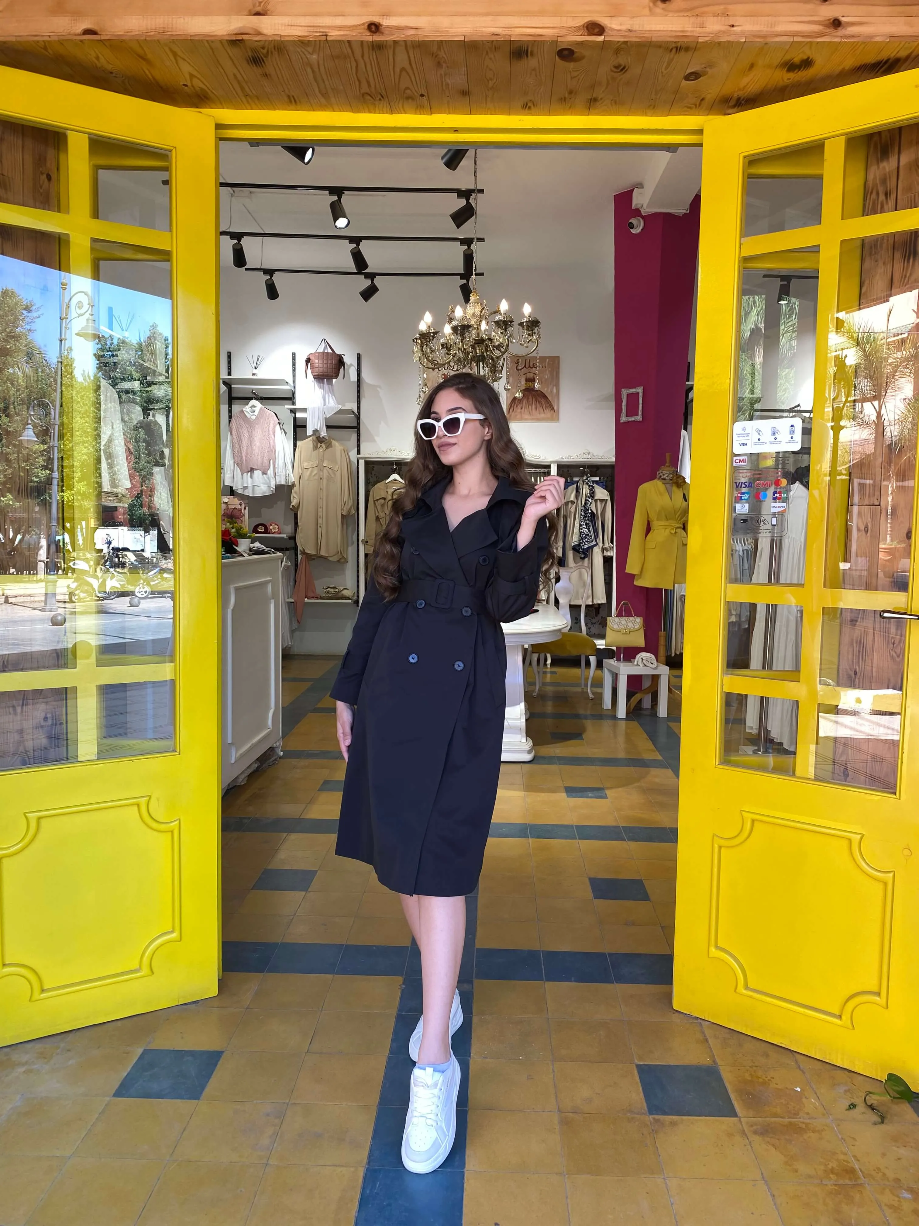 Trench coat centré en noir